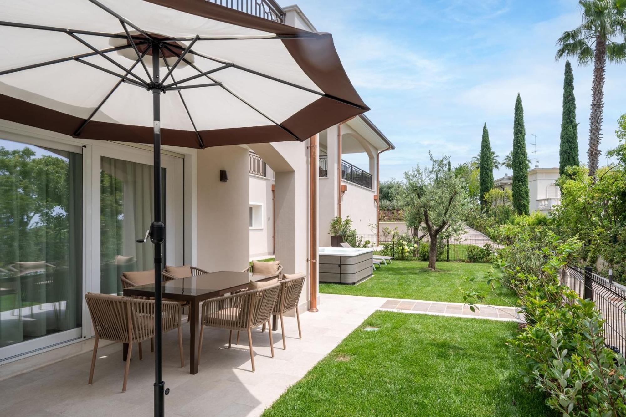 Villa Silvia Apartments San Felice del Benaco Buitenkant foto