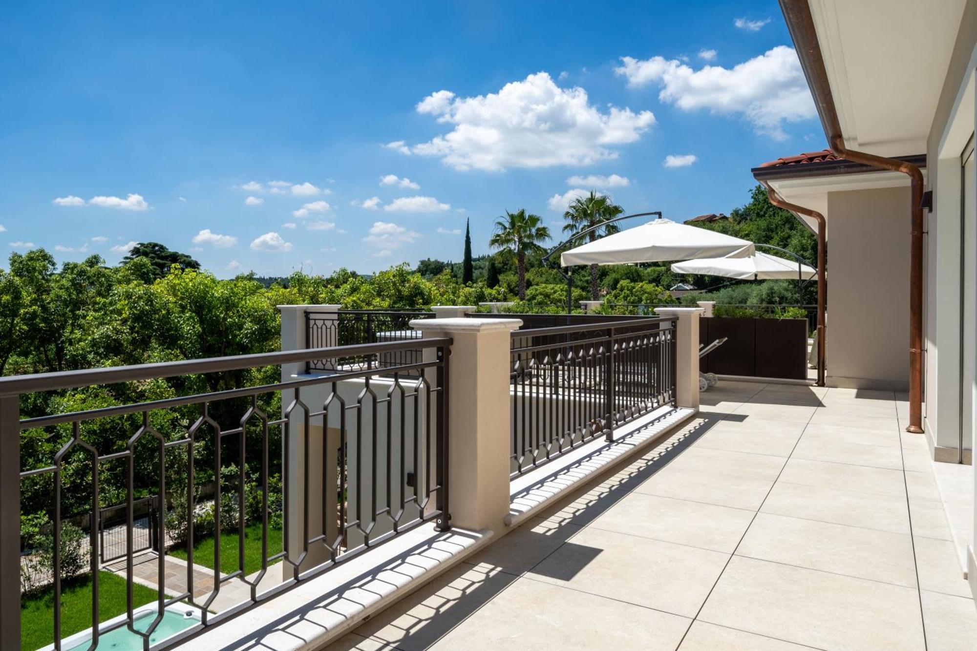 Villa Silvia Apartments San Felice del Benaco Buitenkant foto