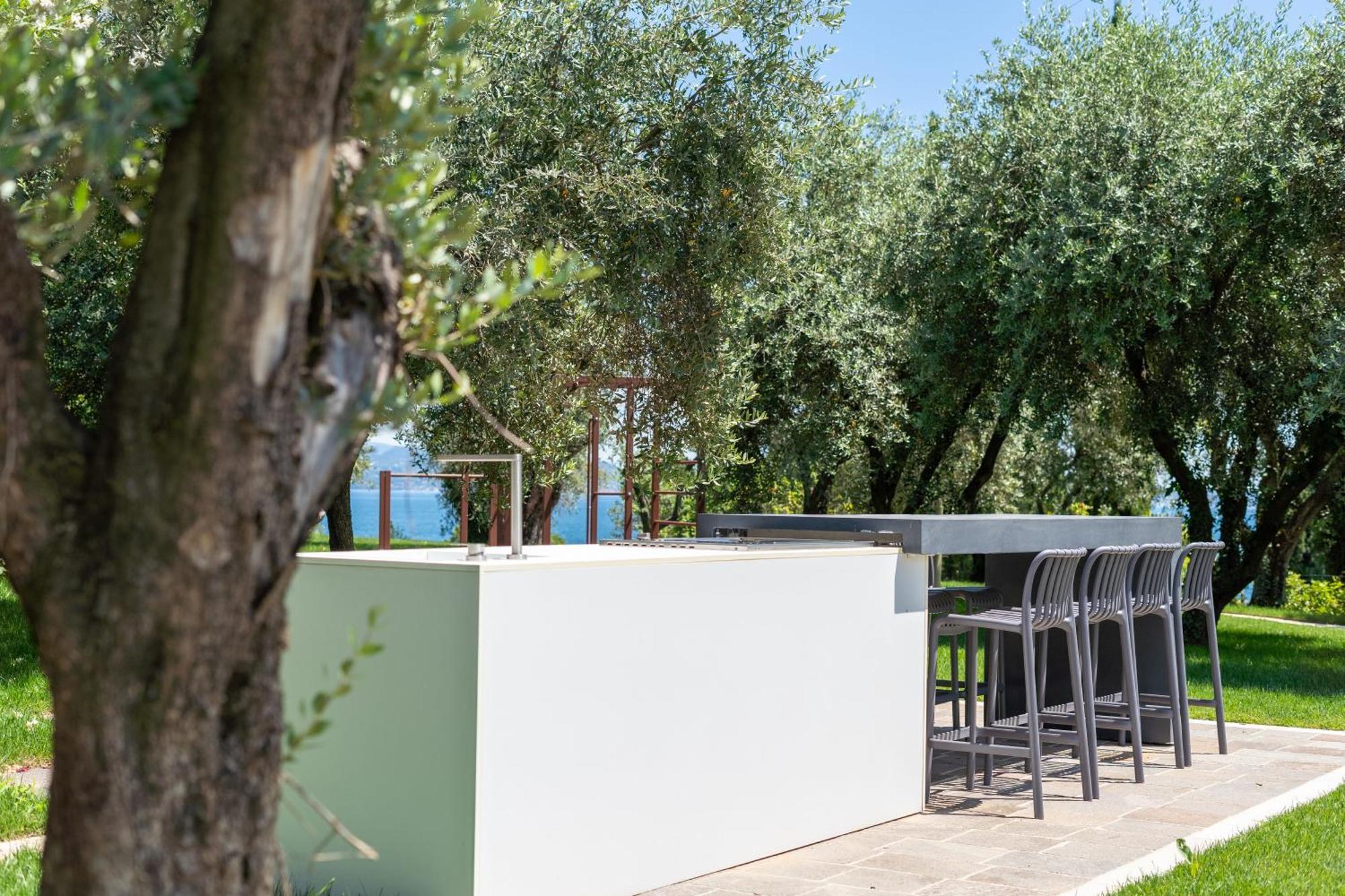 Villa Silvia Apartments San Felice del Benaco Buitenkant foto