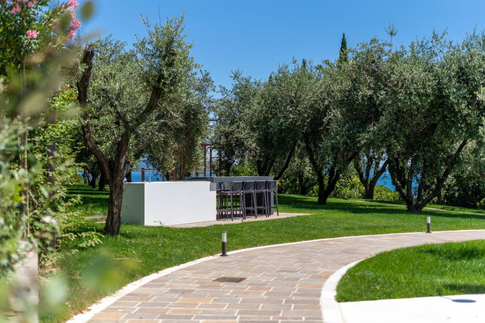 Villa Silvia Apartments San Felice del Benaco Buitenkant foto