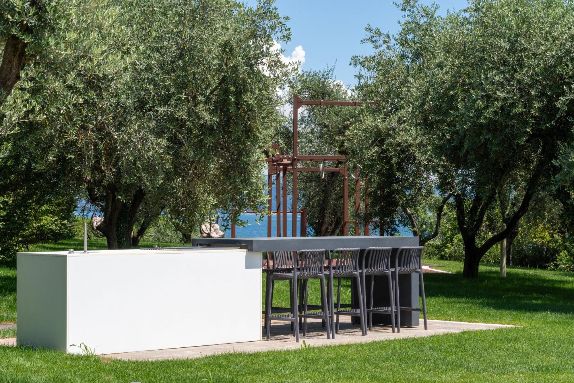 Villa Silvia Apartments San Felice del Benaco Buitenkant foto