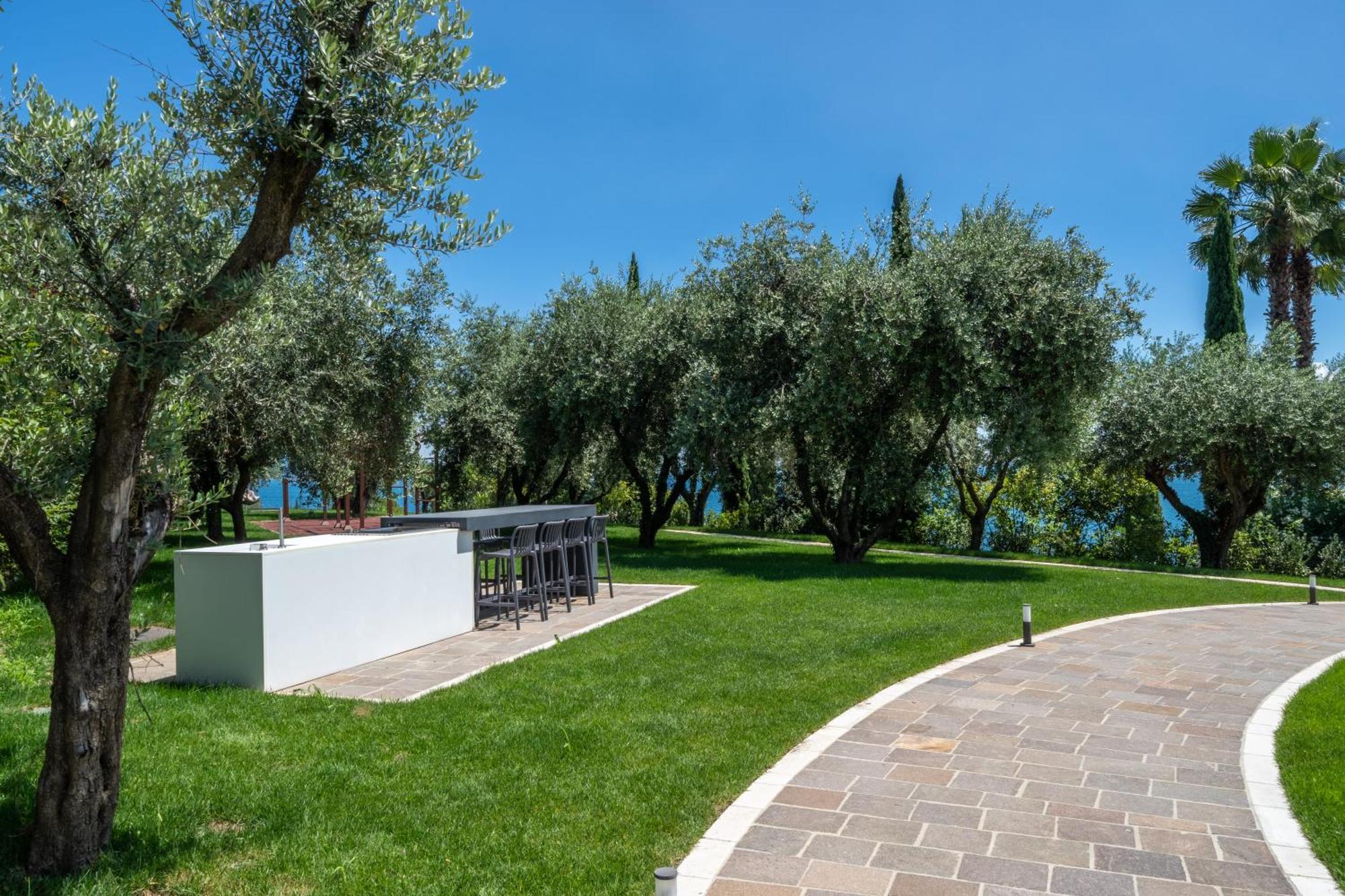 Villa Silvia Apartments San Felice del Benaco Buitenkant foto