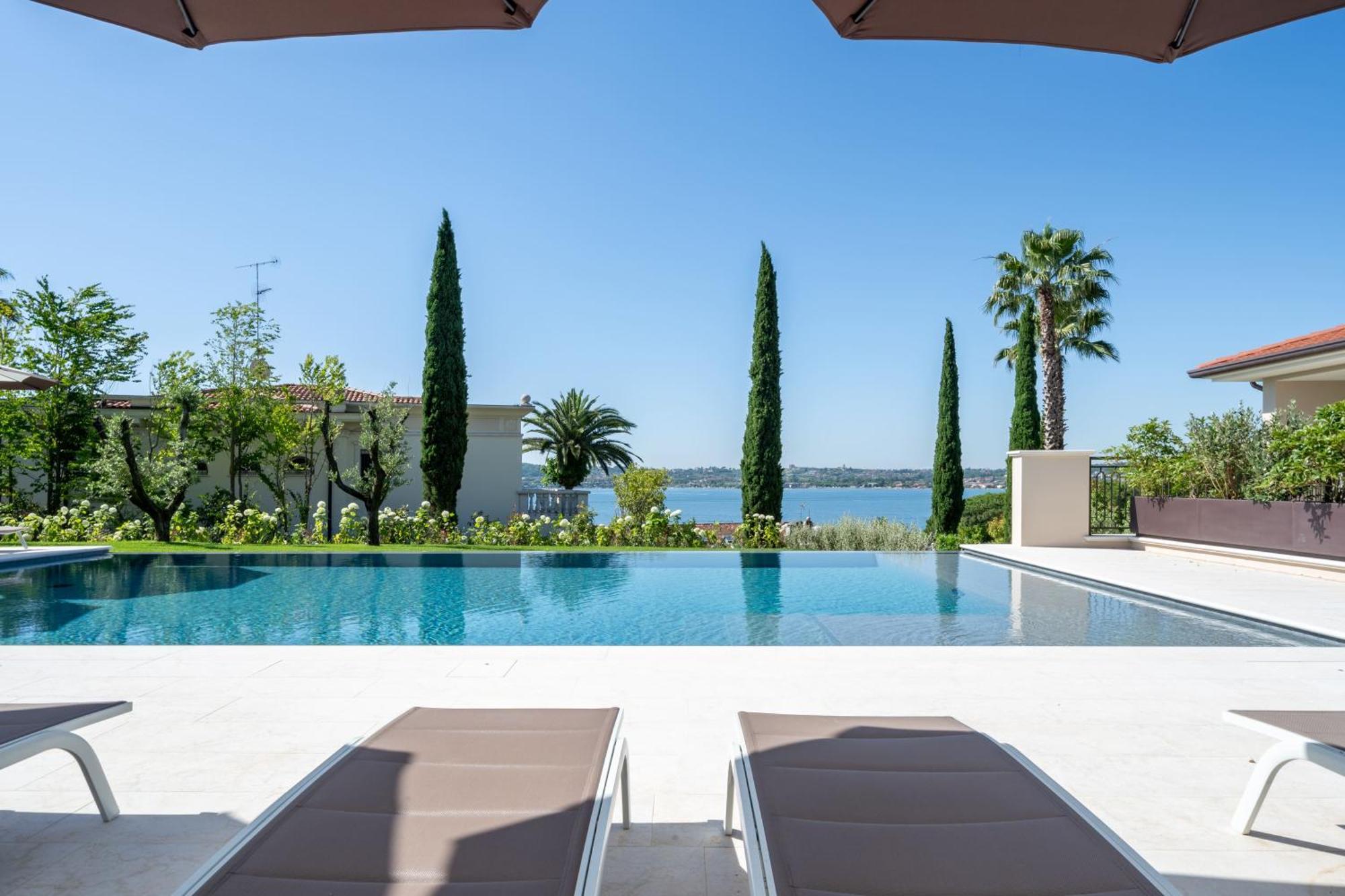 Villa Silvia Apartments San Felice del Benaco Buitenkant foto