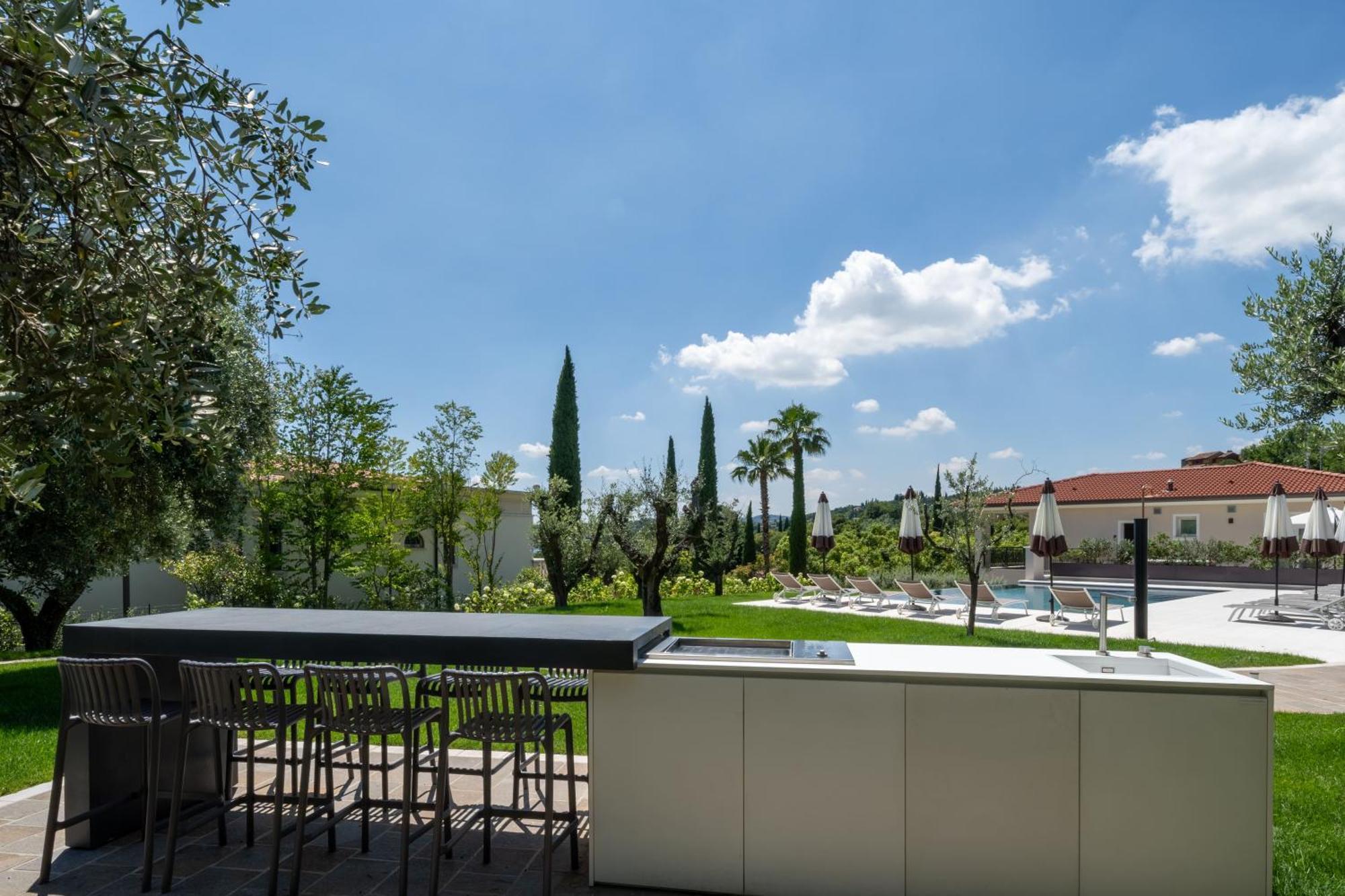 Villa Silvia Apartments San Felice del Benaco Buitenkant foto