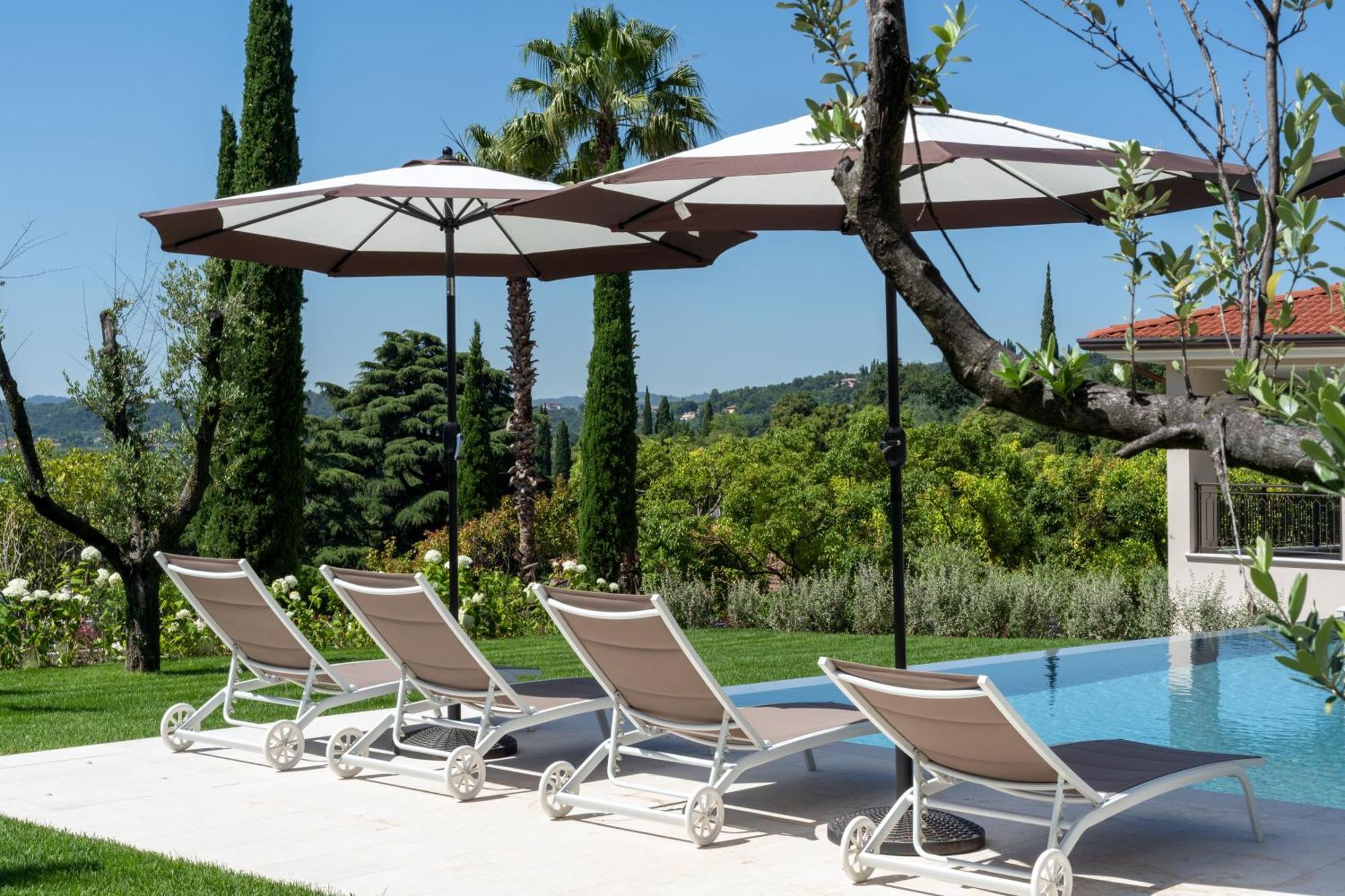 Villa Silvia Apartments San Felice del Benaco Buitenkant foto