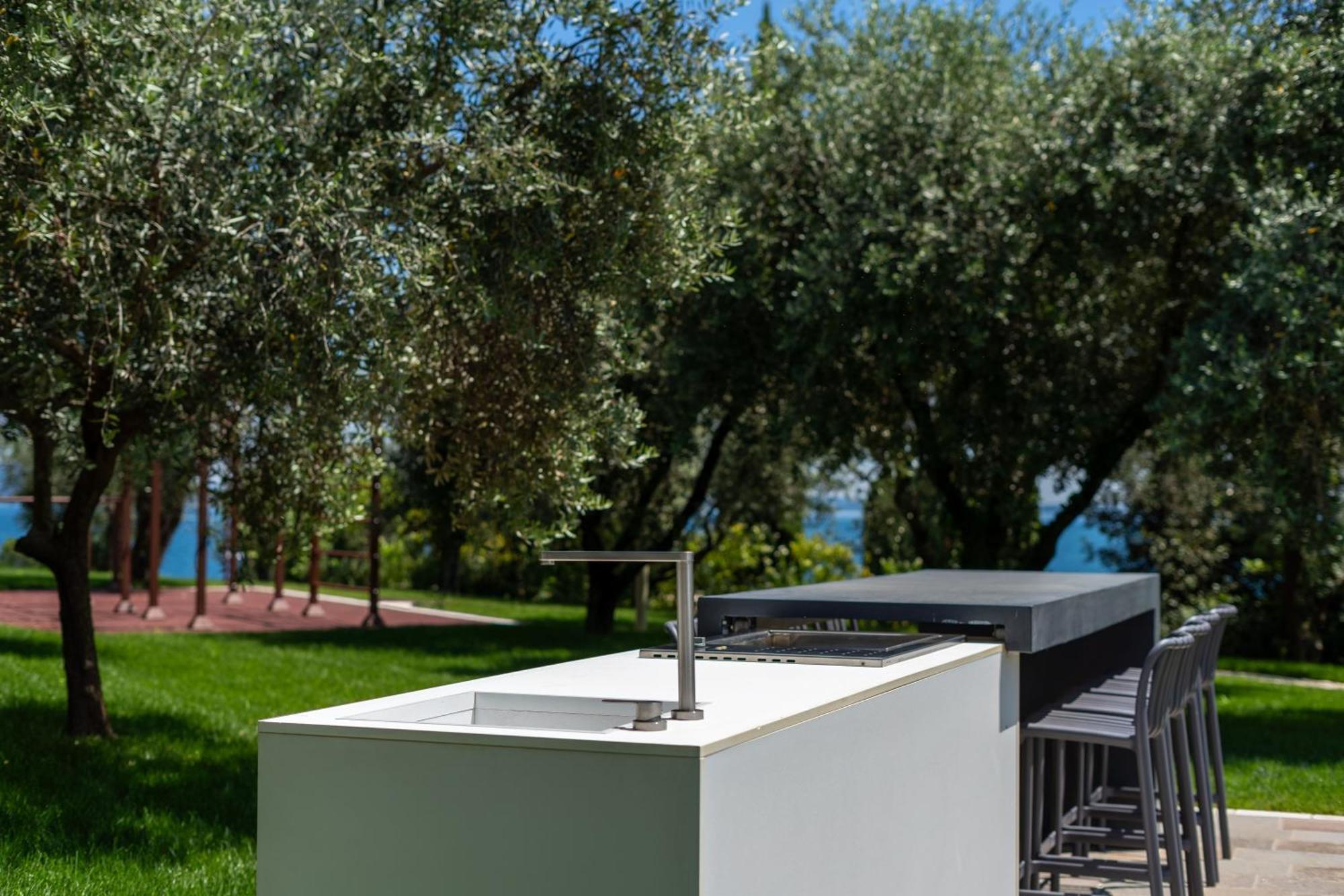 Villa Silvia Apartments San Felice del Benaco Buitenkant foto